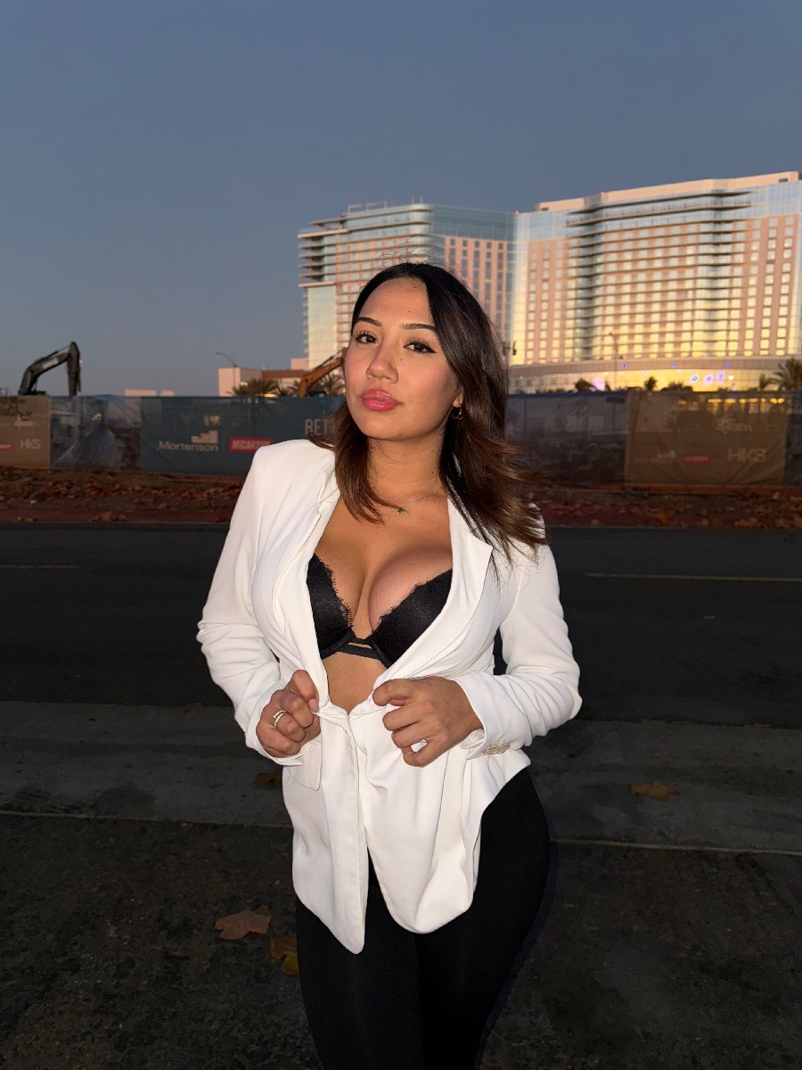 Take a pause and enjoy Ali Cruz — streaming from Dandong