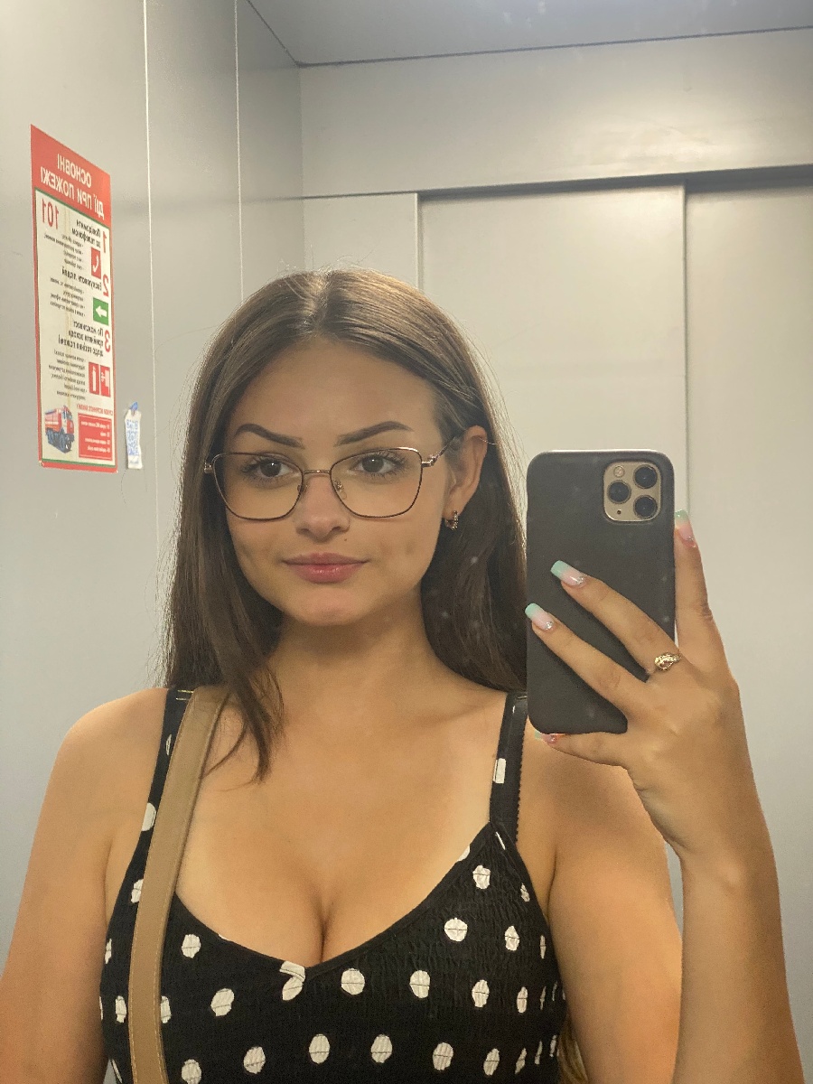 Sexy model Stacy in Dandong