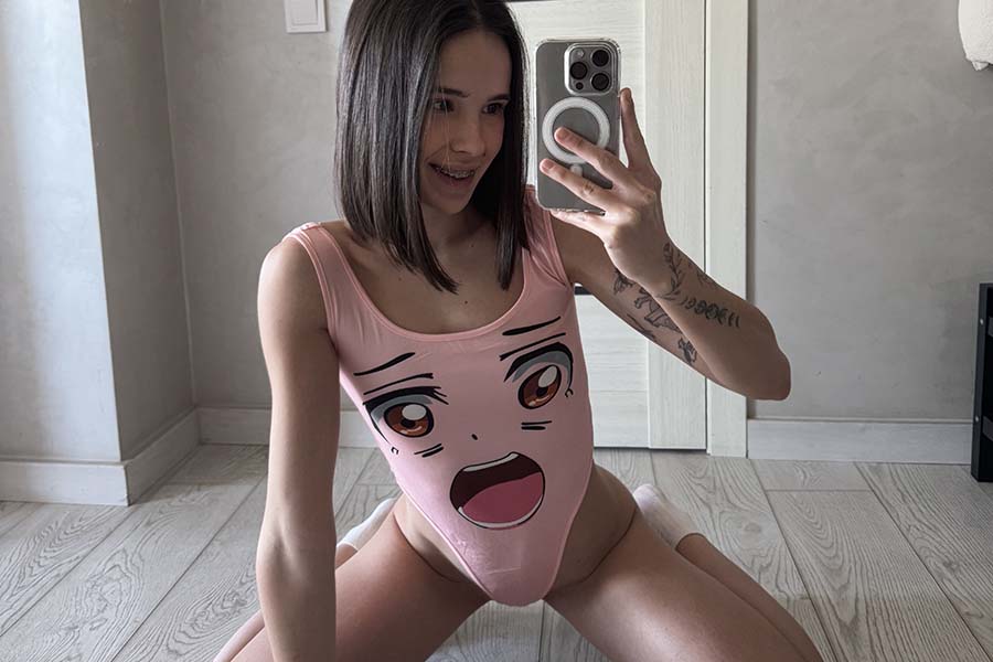 Model Tina in Dandong