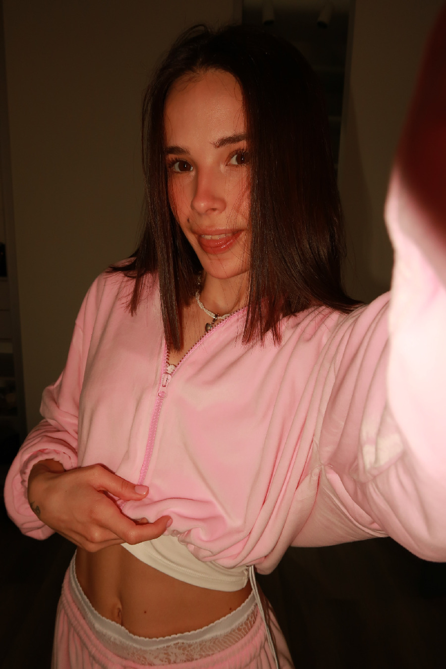 Tina brings the glow — live moments in Dandong